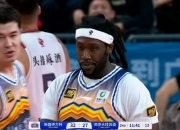 乐动体育全站-新疆男篮战绩熠熠生辉，冲击第一名