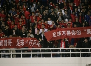乐动体育登录-英勇拼搏！球员们在赛场上为了荣誉而战