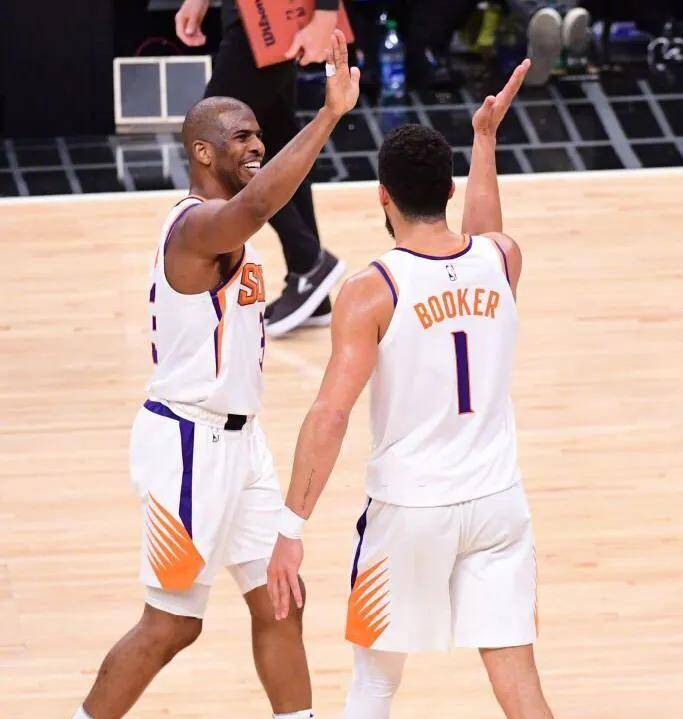 包含NBA自由市场焦点！保罗与雄鹿交流，谁是第一控卫？的词条