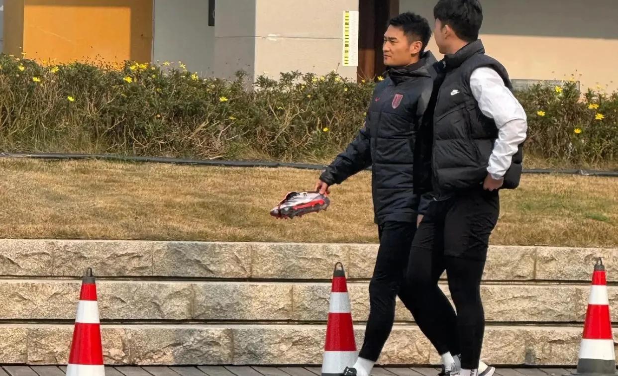 包含为家乡而战！国脚廖力生租借加盟深圳新鹏城的词条