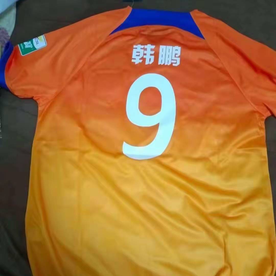 2届亚冠冠军教头因病回国！韩鹏一箭双雕，带队热身5:2取胜的简单介绍