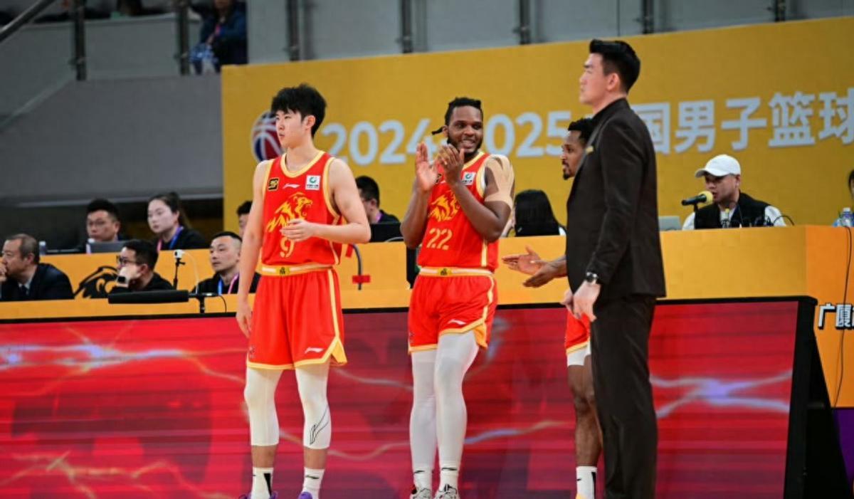 顶级内线制霸全场，率队赢得比赛